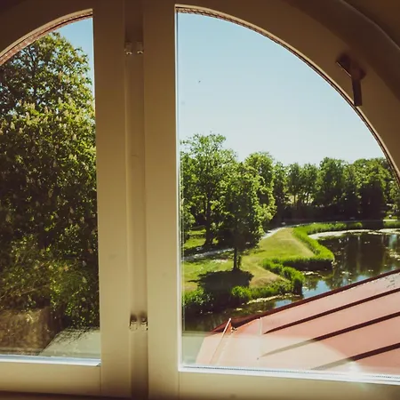 Ekesparre Boutique Hotel 3*